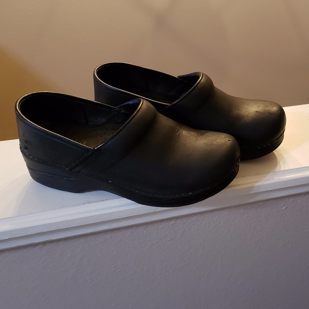 DANSKO Womens Black Leather Clogs Shoes size 37 EUR, 6 1/2 - 7 US